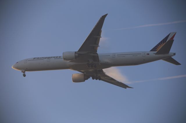 BOEING 777-300ER (RP-C7773)