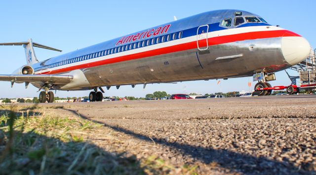 McDonnell Douglas MD-82 (N70425)