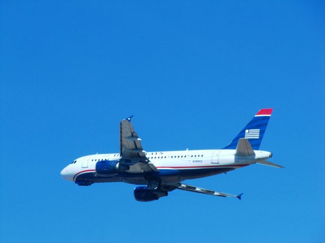 Airbus A319 (N749US)