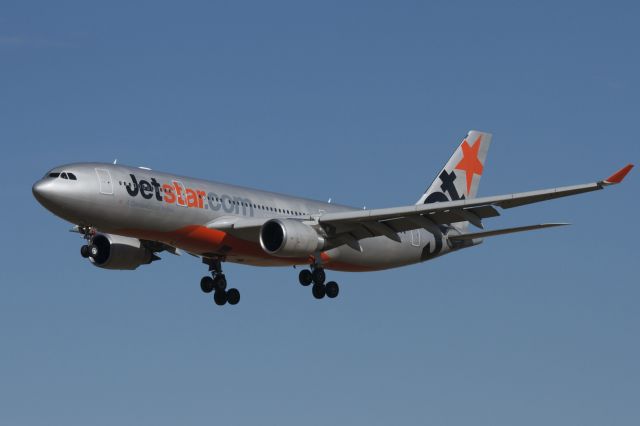 Airbus A330-200 (VH-EBJ)