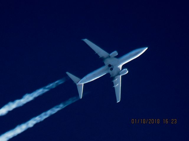 Boeing 737-800 (N813NN)