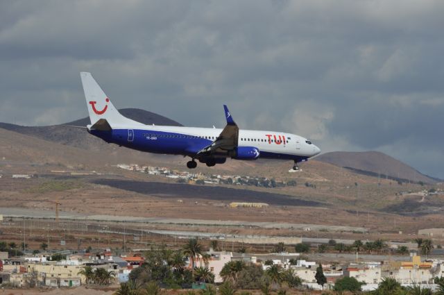 Boeing 737-800 (YR-BMD)