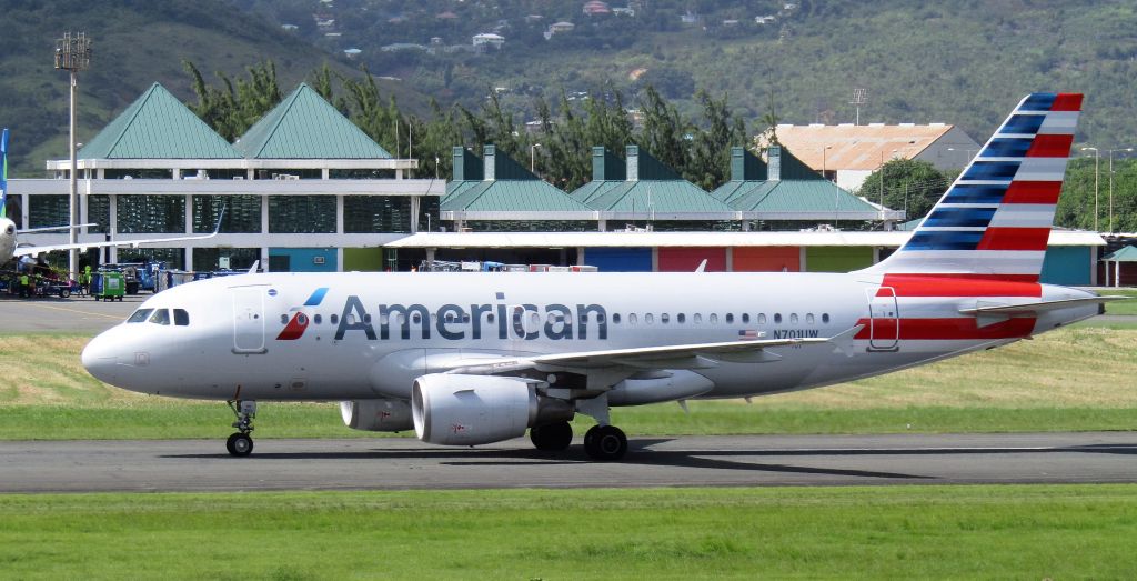 Airbus A319 (N701UW)