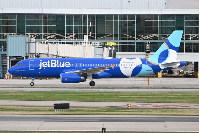 Airbus A320 (N566JB)