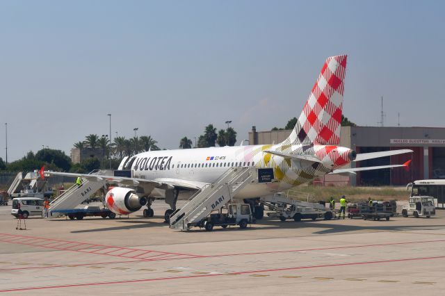 Airbus A319 (EC-MTN) - Volotea Airlines Airbus A319-112 EC-MTN in Bari