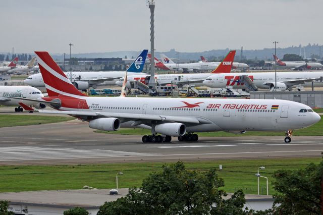 Airbus A340-300 (3B-NBE)