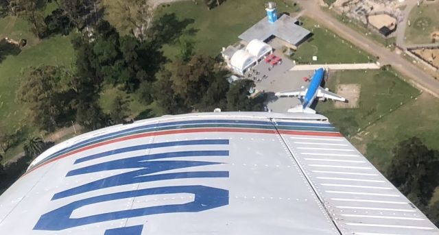 Piper Cherokee (LV-OMI) - Flying over "El país de los niños", where you see an old Boeing 737-200 that was used in the Falklands War and also as a presidential plane. (Tango 01)