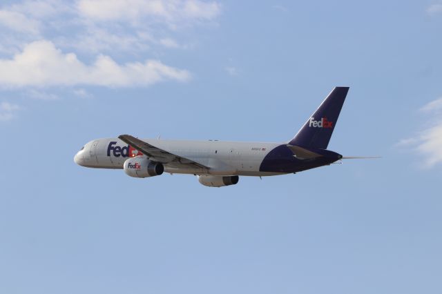 Boeing 757-200 (N966FD)