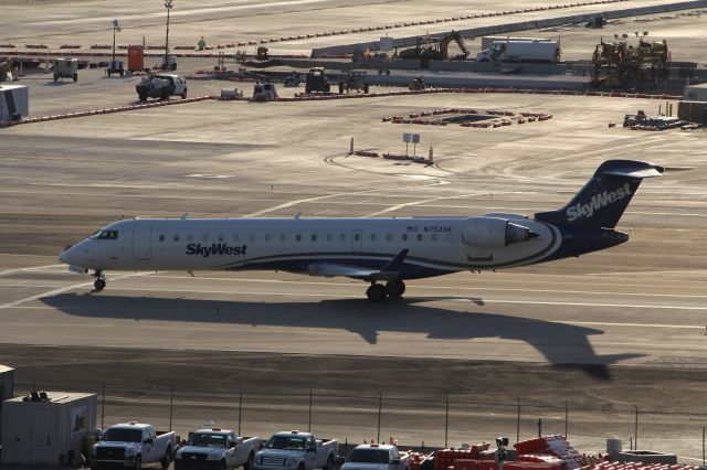 Canadair Regional Jet CRJ-700 (N752SK)