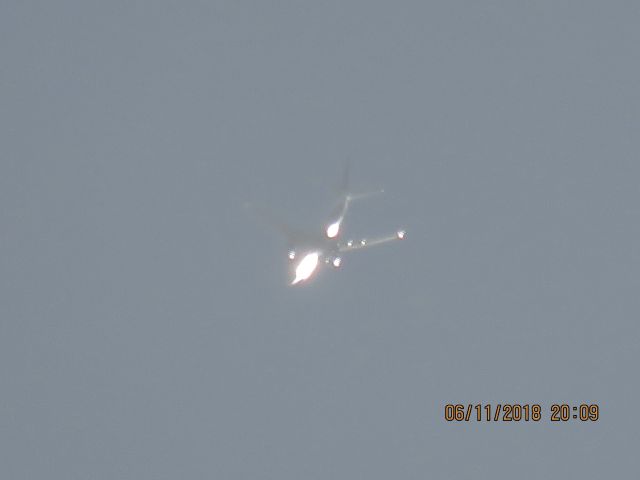 Boeing 737-800 (N24211)