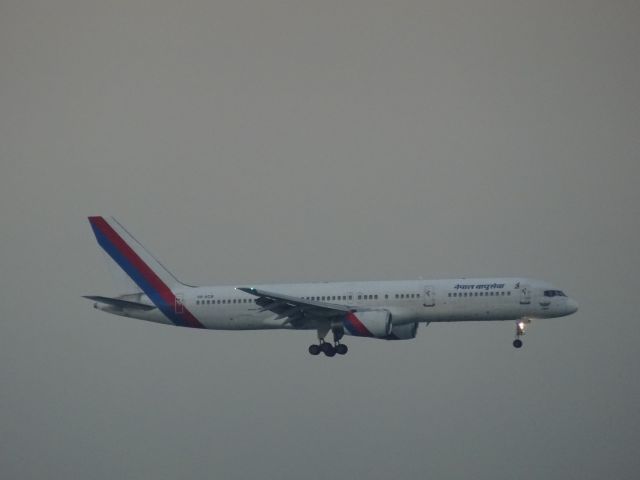 Boeing 757-200 (9N-ACB)