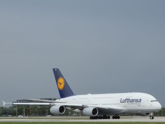 Airbus A380-800 (D-AIMK)