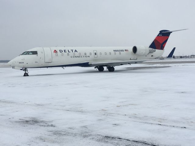 Canadair Regional Jet CRJ-200 (N8828D)