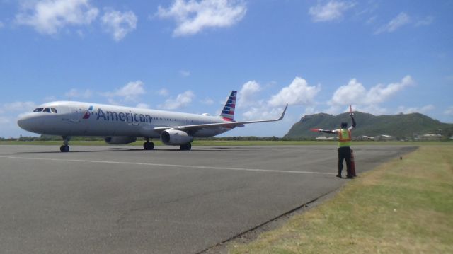 Airbus A321 (N932AM)