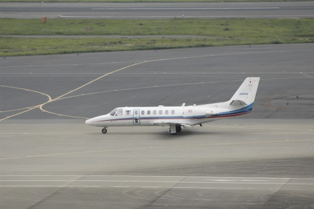 Cessna Citation V (JA002A) - Taxing at Haneda Intl Airport on 2012/05/08 "Asahi Newspaper Company"