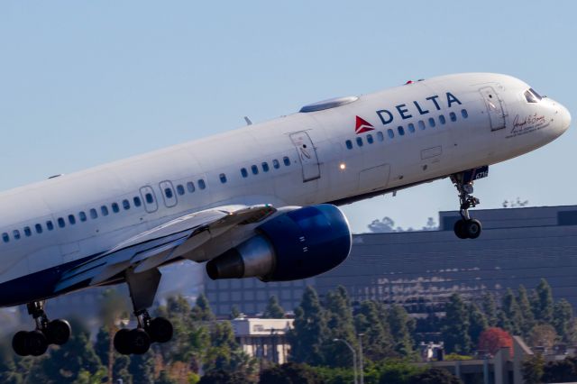 Boeing 757-200 (N6716C)
