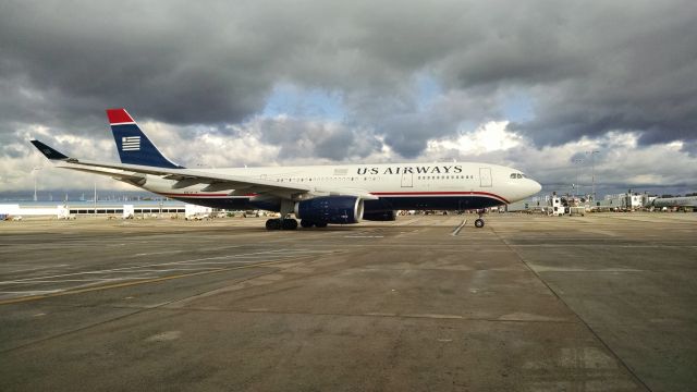 Airbus A330-200 (N287AY) - Taken the day before this airplane was ferried to AMA for a repaint.