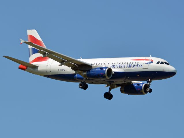 Airbus A319 (G-EUPN) - Kongelundsfortet RWY04L