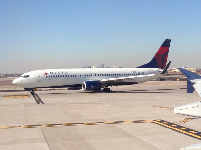 Boeing 737-700 (N394DA) - Delta Air Lines 737-800 taxiing to the runway for a departure to KSLC.