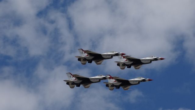 Lockheed F-16 Fighting Falcon —