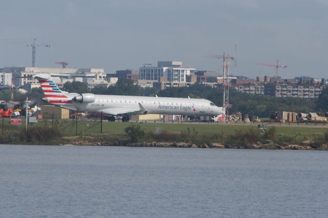 Canadair Regional Jet CRJ-200 (N592NN)