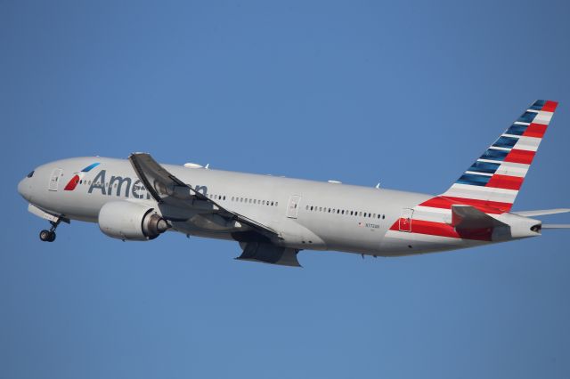 Boeing 777-200 (N772AN)