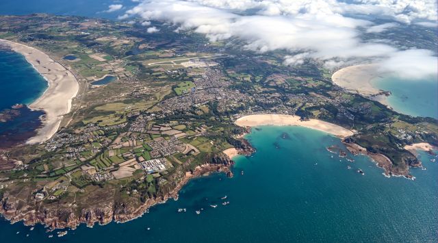 — — - Jersey Airport in a left turnout towards France