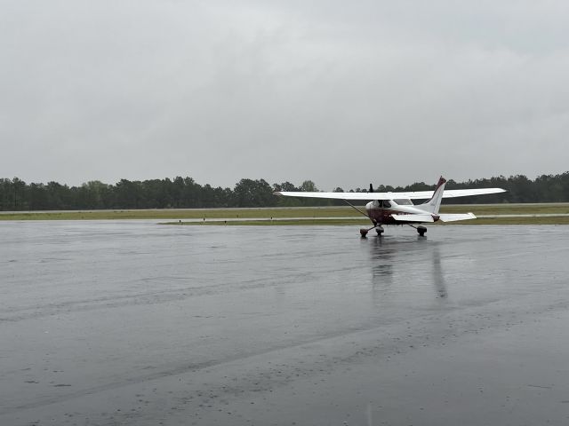 Cessna Skylane (N6453H) - It’s a beautiful day in Pinehurst. 