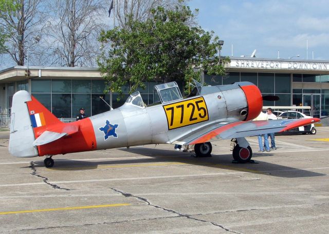 North American T-6 Texan (N725SD) - At Downtown Shreveport.