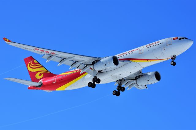 Airbus A330-200 (B-5979) - Hainan Airlines Airbus A330-243 arriving at YYC on Mar 2.