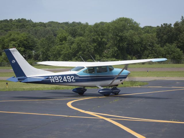 Cessna Skylane (N92492) - Taxiing out for departure runway 08. 1 JUN 2016.