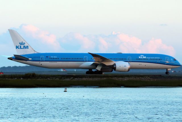 BOEING 787-10 Dreamliner (PH-BKC)