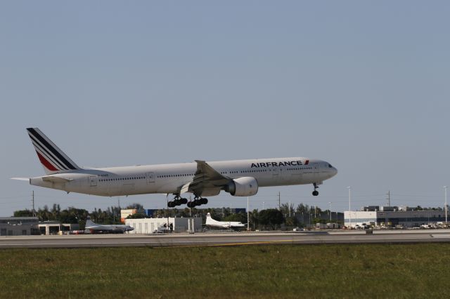 BOEING 777-300 (F-GSQE)
