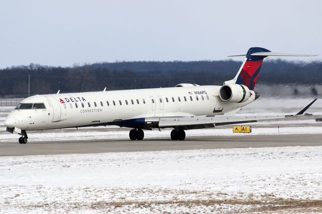 Canadair Regional Jet CRJ-900 (N166PQ)