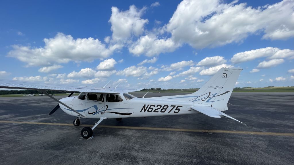 Cessna Skyhawk (N62875) - Preflight, Cessna 172S, KCKV