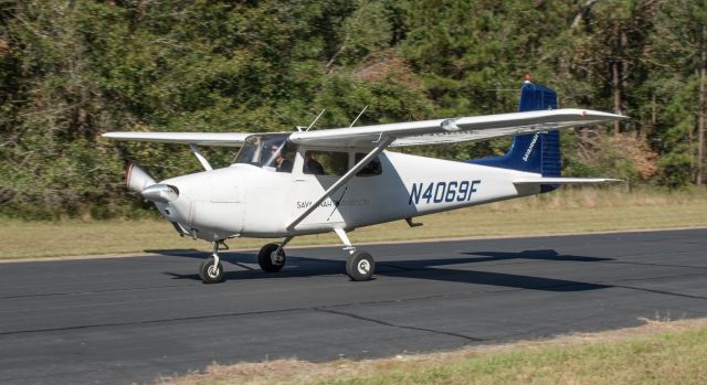 Cessna Skyhawk (N4069F)