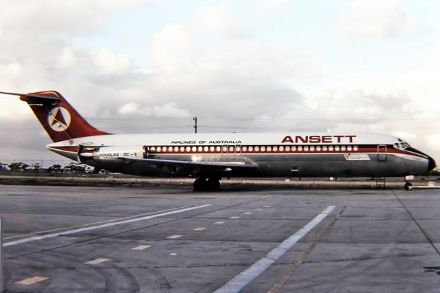 Piper PA-44 Seminole (VH-CZH) - ANSETT AIRLINES OF AUSTRALIA - DOUGLAS DC-9-31 - REG : VH-CZH (CN 47526/603) - TULLAMARINE MELBOURNE VIC. AUSTRALIA - YMML (4/5/1981)35MM SLIDE CONVERSION USING A LIGHTBOX AND A NIKON L810 DIGITAL CAMERA IN THE MACRO MODE.