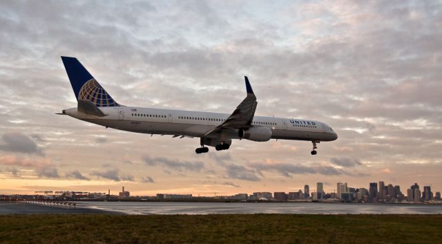 BOEING 757-300 (N77871) - Sunrise arrival