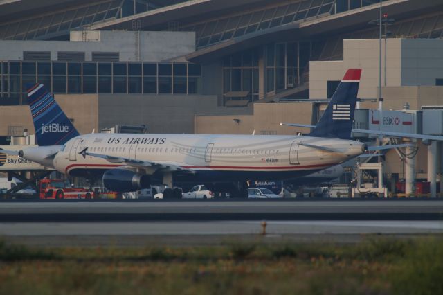 Airbus A321 (N567UW)