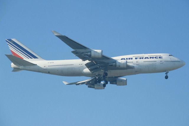 Boeing 747-400 (F-GITD) - Final Approach to Narita Intl Airport Rwy34L on 1997/04/27