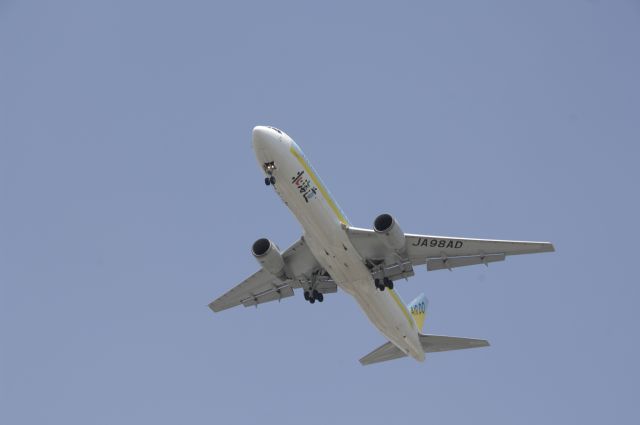 BOEING 767-300 (JA98AD) - Final Approach to Haneda Intl Airport  R/W16L on 2010/5/1