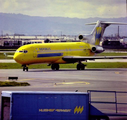 BOEING 727-200 — - KSJC - more from the 'toasted slides' box...back when I was an idiot, do you think I'd chase this jet to the Terminal and get more photos??? Nooooo. I do not remember why I didn't but this was probably late 1970s I founds this in a box of my Airliner slides, I'll have to get the ocular out to get the reg, as a bit fuzzy. The nose number is 747.