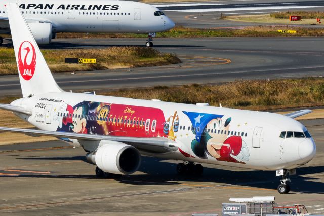 BOEING 767-300 (JA622J) - Nov. 21br /The airplane wearing "FANTASIA 80" librarybr /This is NEW special library which is drawn Mickey