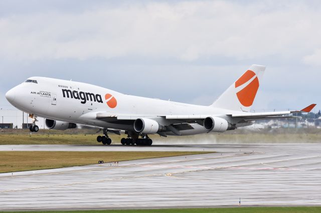 Boeing 747-400 (TF-AMP) - Magma Aviation Boeing 744 taking a load of horses back to Europe on Sept 9 after the Spruce Meadows Masters this past weekend in Calgary.