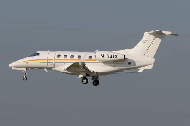 Embraer Phenom 300 (M-KGTS)