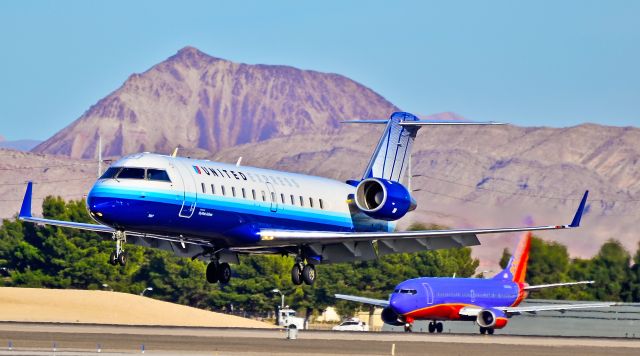 Canadair Regional Jet CRJ-200 (N472CA) - N472CA / 7667 (cn 7667) United Express (SkyWest Airlines) Canadair CL-600-2B19 Regional Jet CRJ-200ER -  Las Vegas - McCarran International (LAS / KLAS) USA - Nevada, November 17, 2011 Photo: TDelCoro