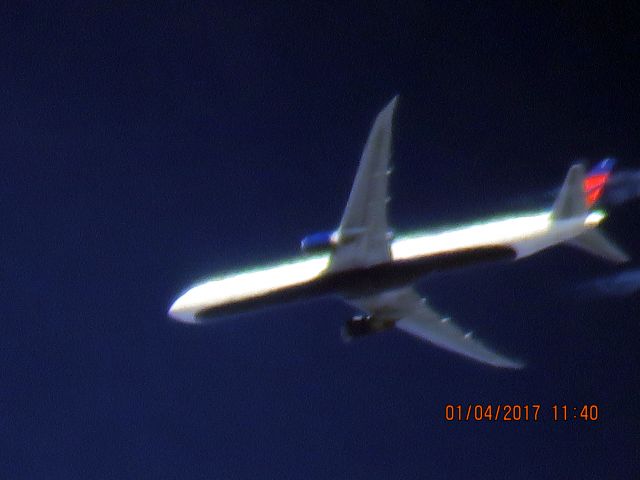 BOEING 767-400 (N837MH)