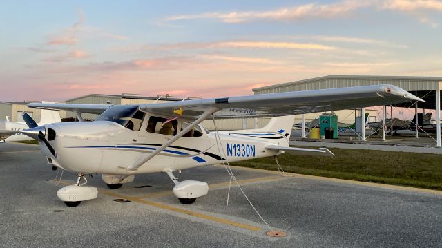 Cessna Skyhawk (N1330N)