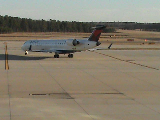 Canadair Regional Jet CRJ-700 (N724EV)