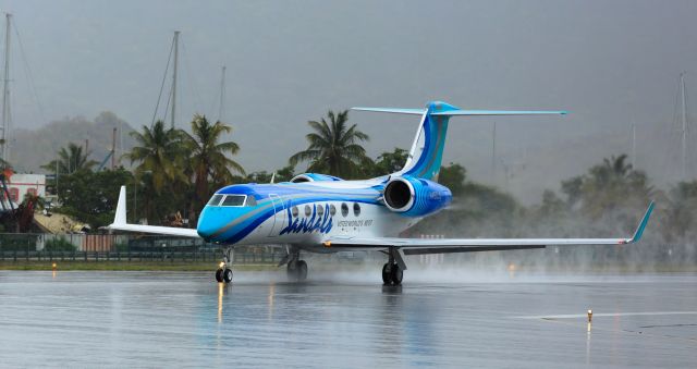 Gulfstream Aerospace Gulfstream IV (N450JS) - Sandals Jet N450JS departing TNCM on a wet runaway 16/04/2017